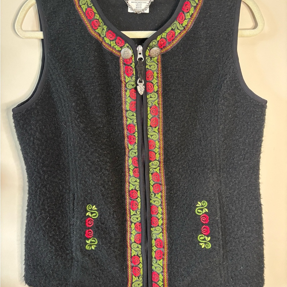 Obermeyer Black and‎ Red wool blend Embroidered Vest madebis Canado size M